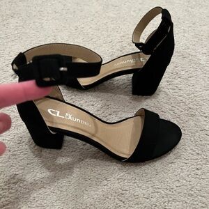Excellent Condition CL by Chinese Laundry Jody Sandal. Size 7
